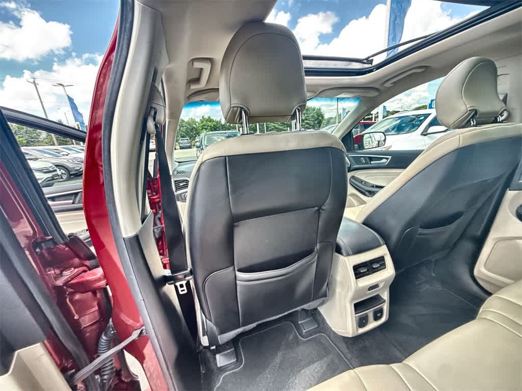 Thumbnail: 2018 Ford Edge - 16