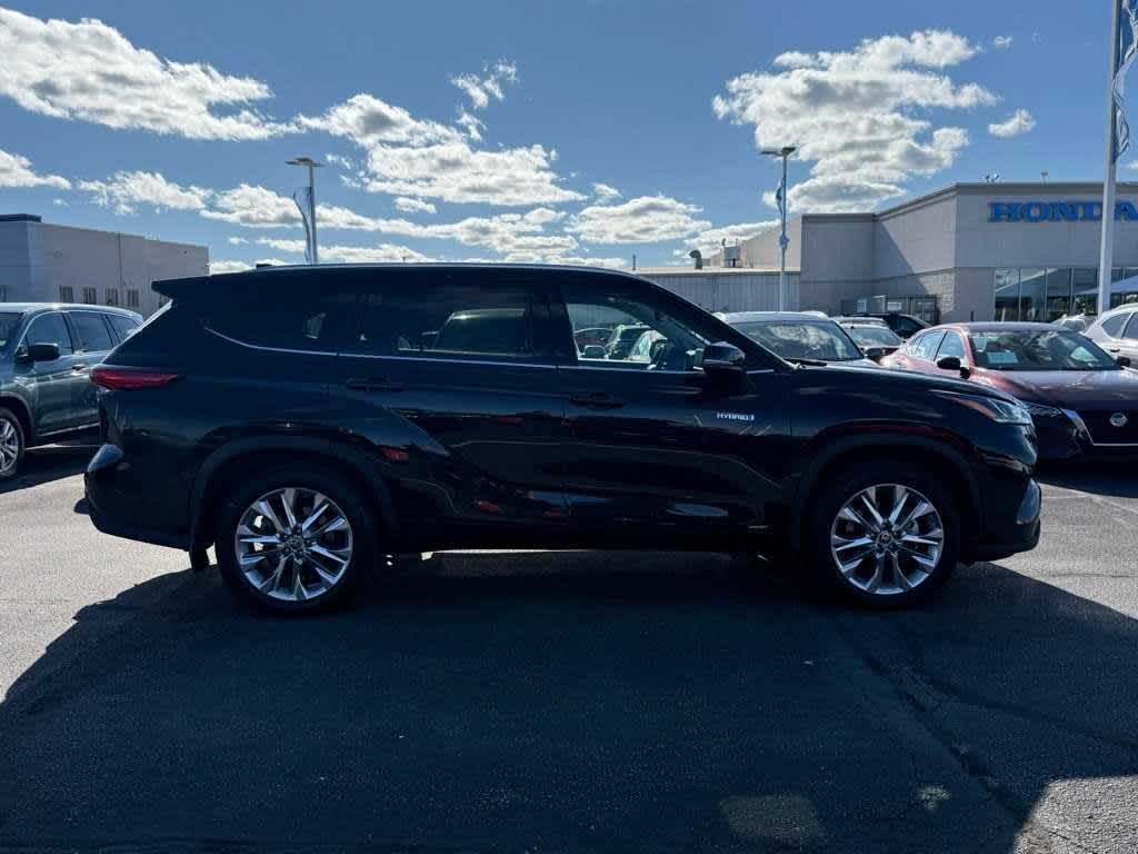 Thumbnail: 2021 Toyota Highlander - 2