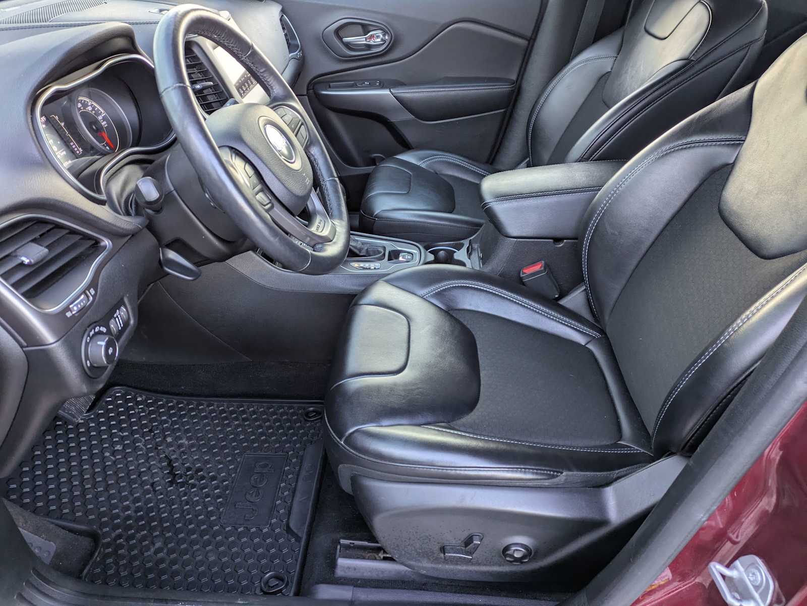 Thumbnail: 2019 Jeep Cherokee - 13