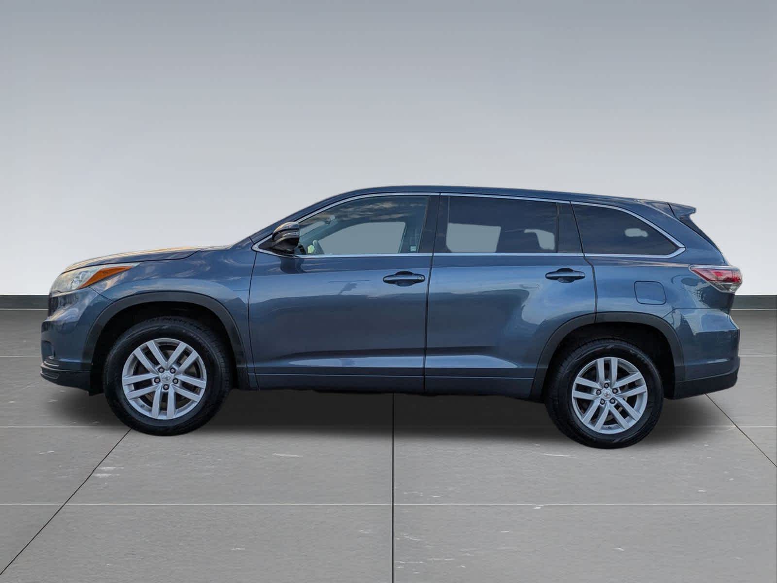 2015 Toyota Highlander LE photo 3