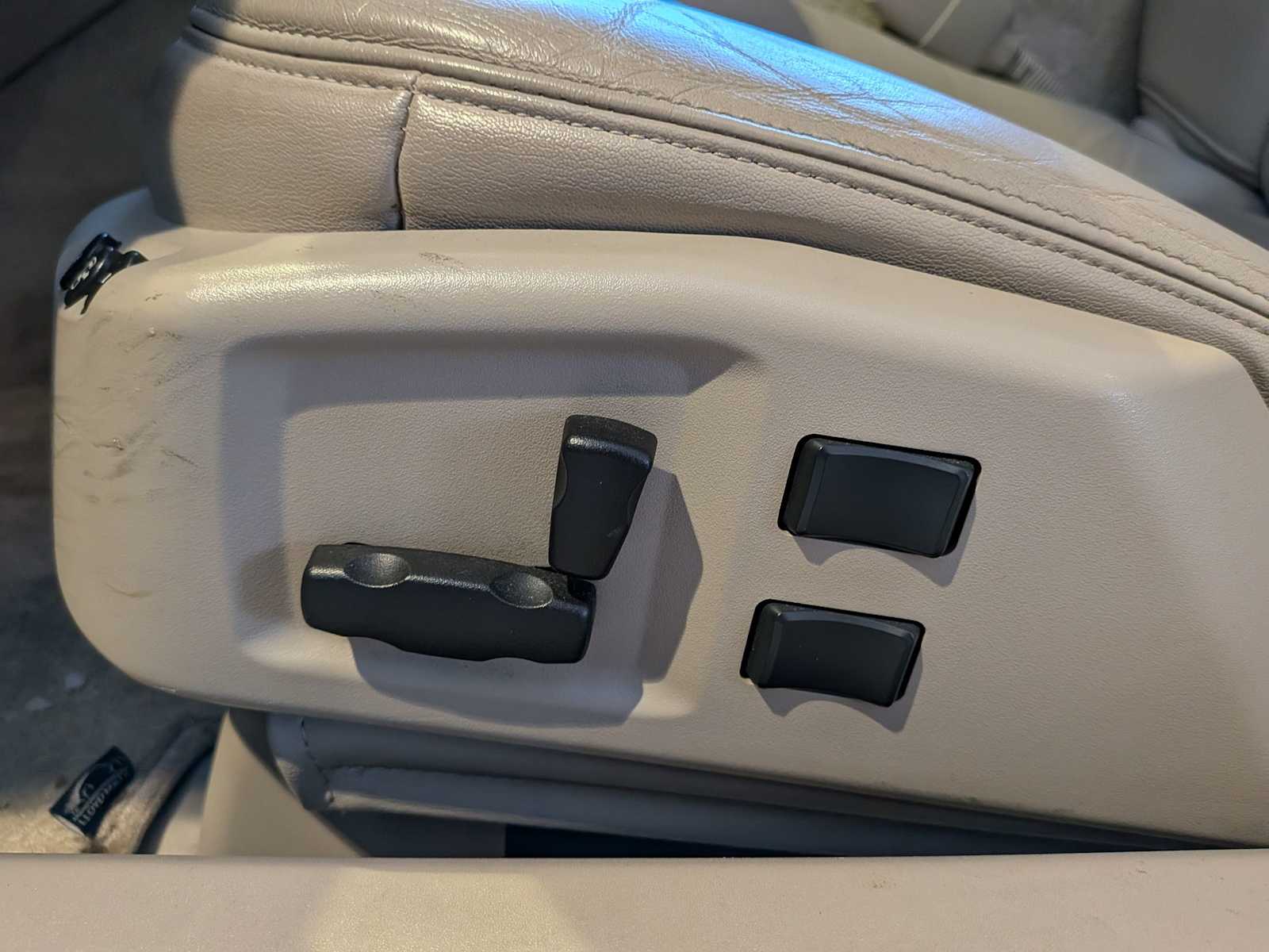 Thumbnail: 2005 Cadillac XLR - 15