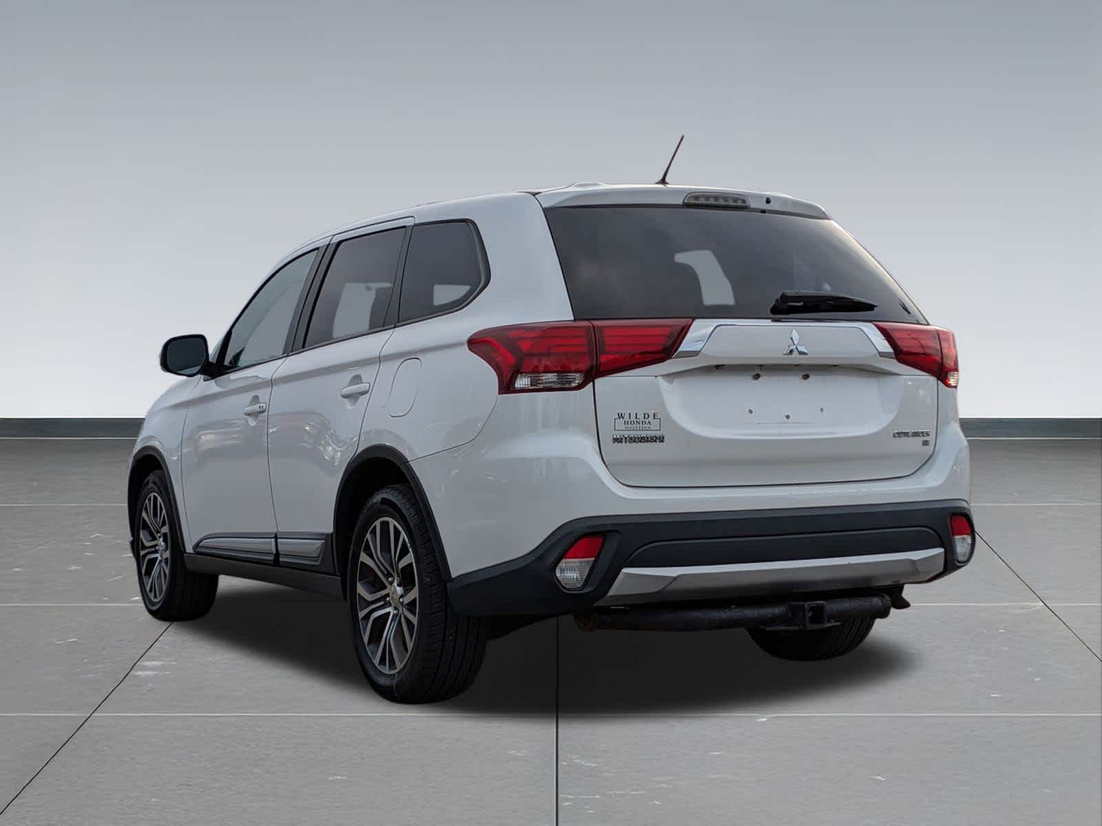 2016 Mitsubishi Outlander SE photo 4