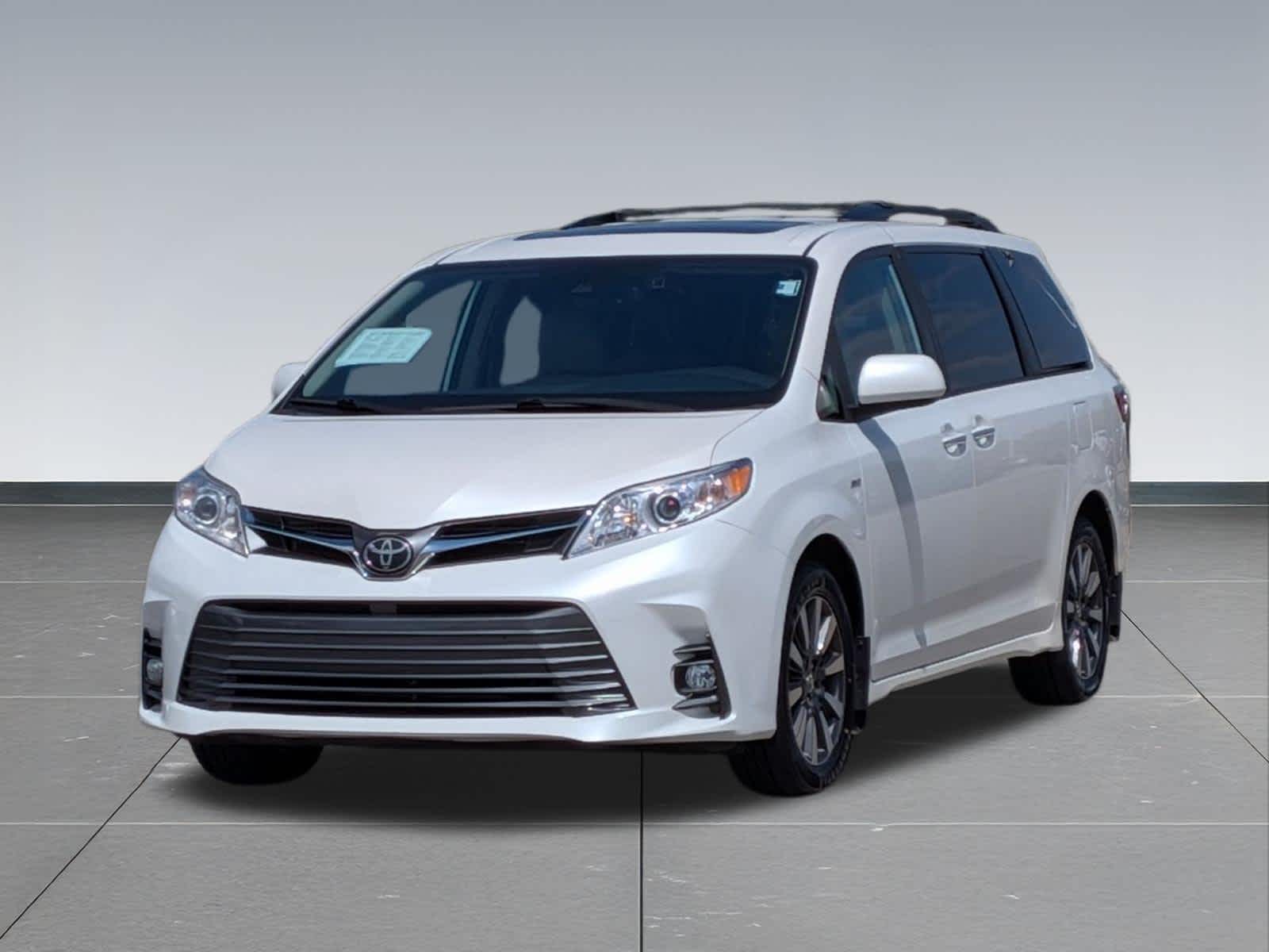 Thumbnail: 2020 Toyota Sienna - 9
