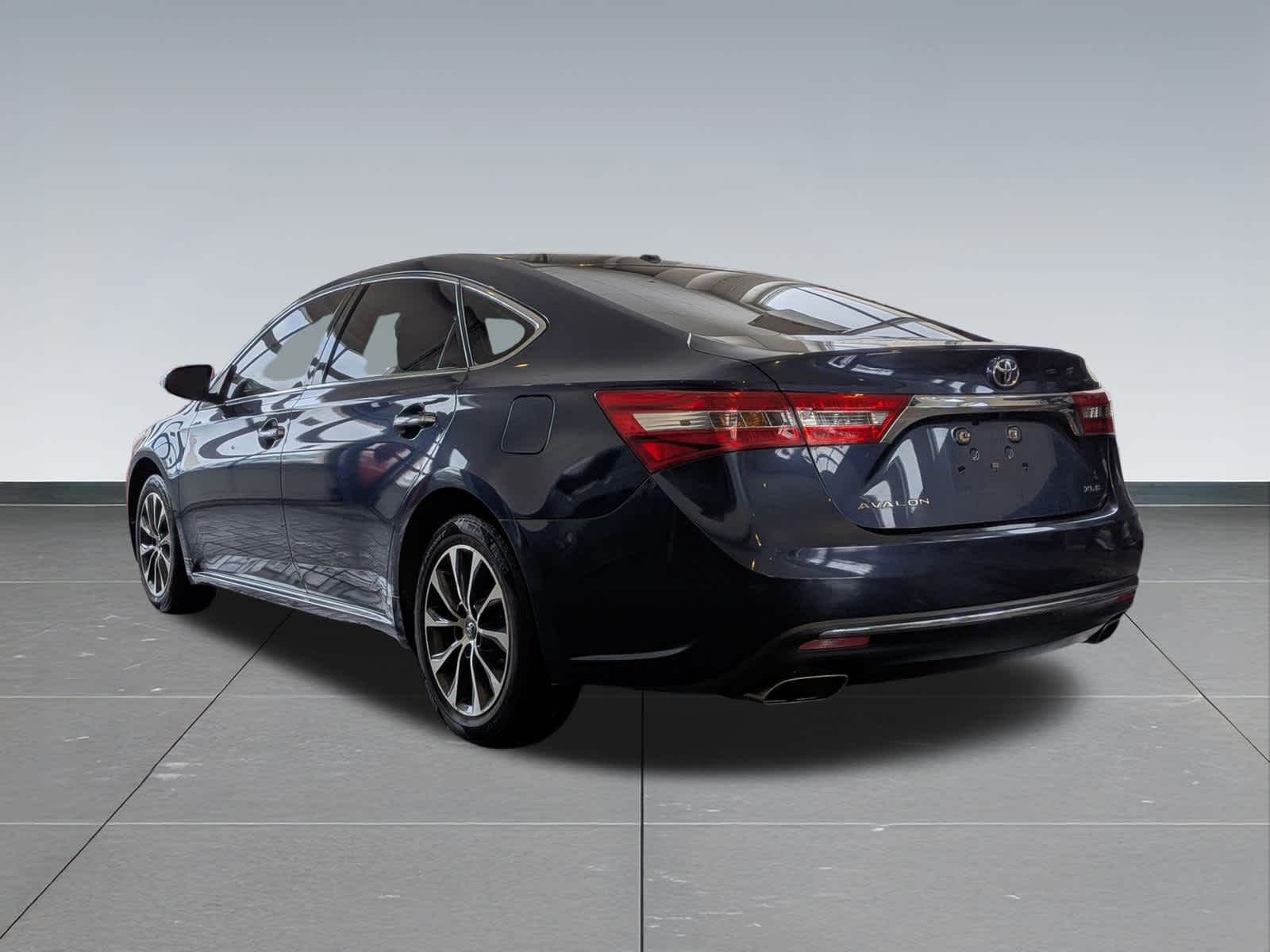 Thumbnail: 2018 Toyota Avalon - 4