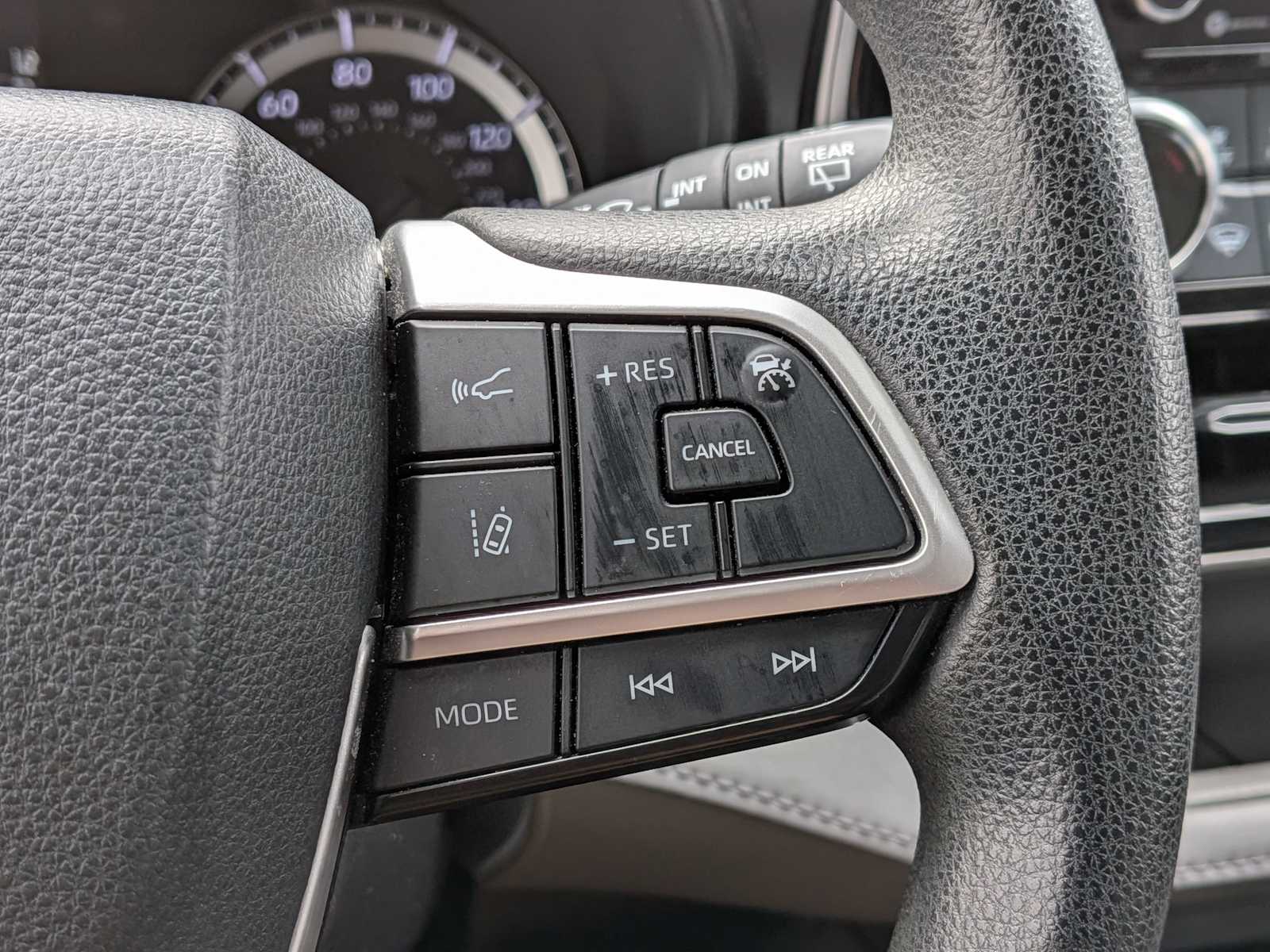 Thumbnail: 2022 Toyota Highlander - 23