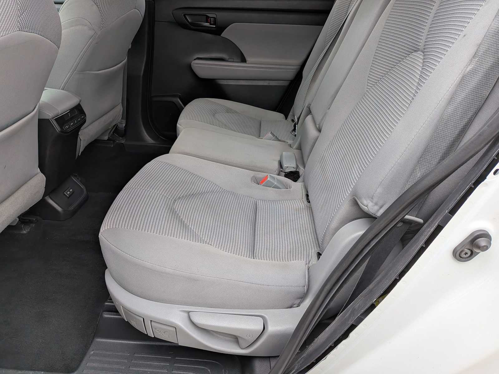 Thumbnail: 2022 Toyota Highlander - 17