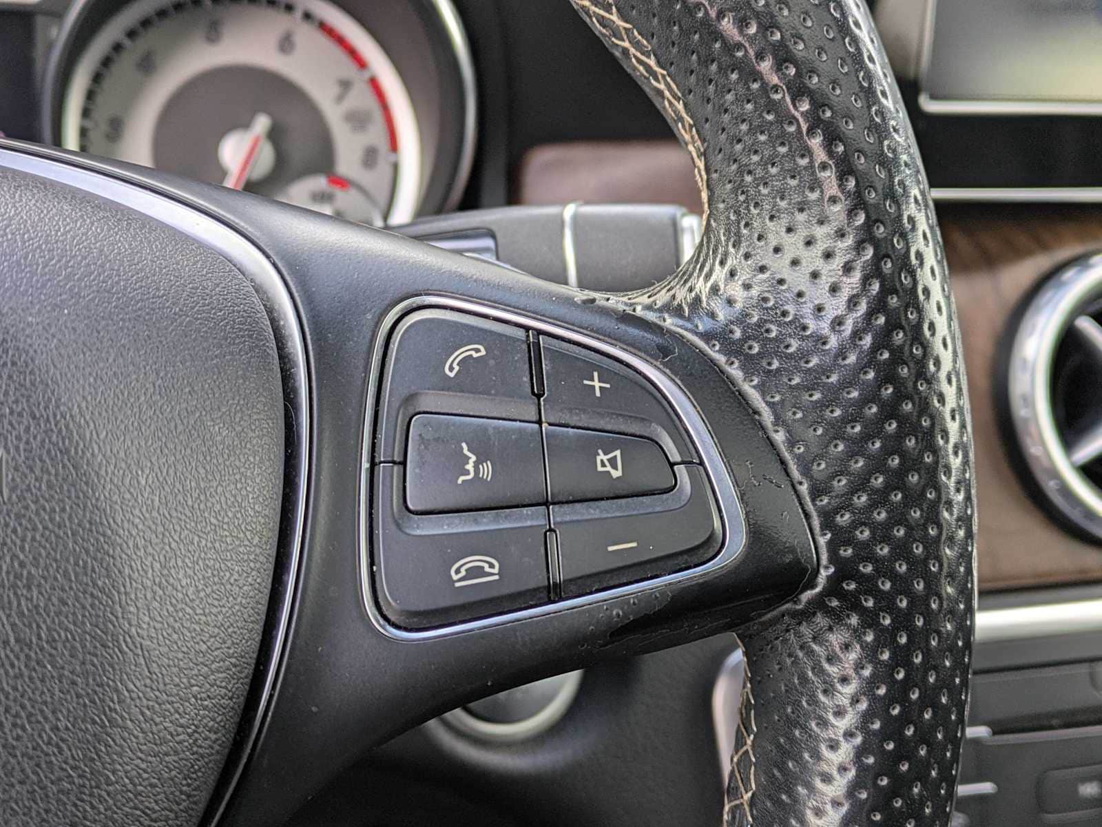 Thumbnail: 2016 Mercedes-Benz GLA - 25