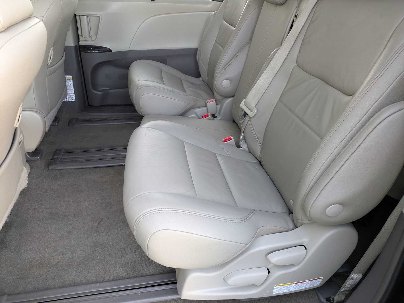 Thumbnail: 2018 Toyota Sienna - 19