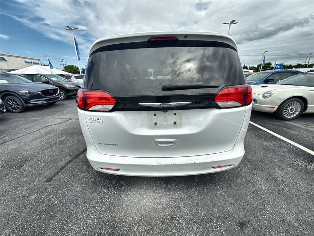 Thumbnail: 2023 Chrysler Voyager - 10