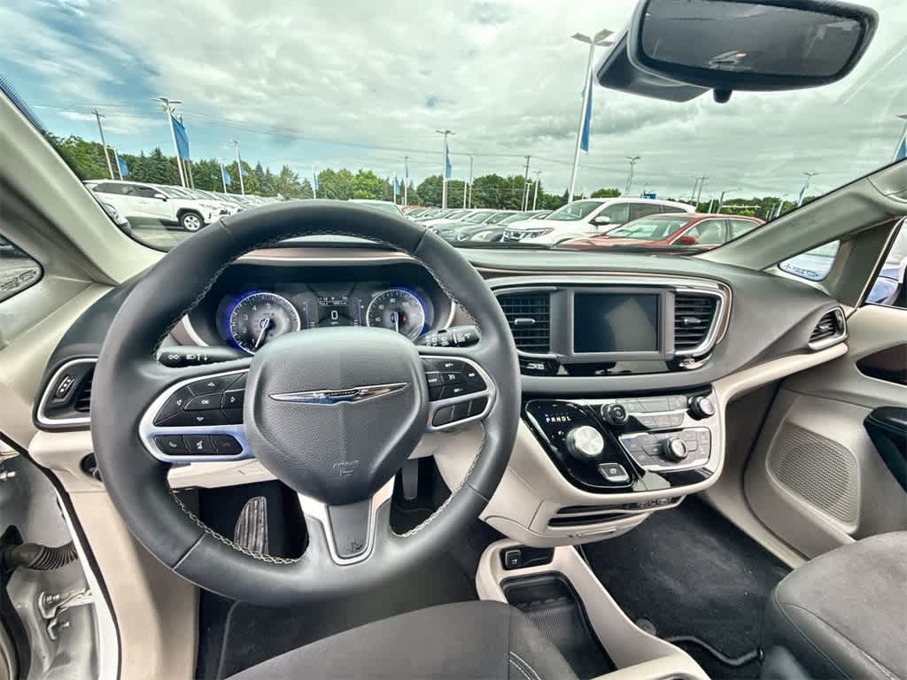 Thumbnail: 2023 Chrysler Voyager - 13