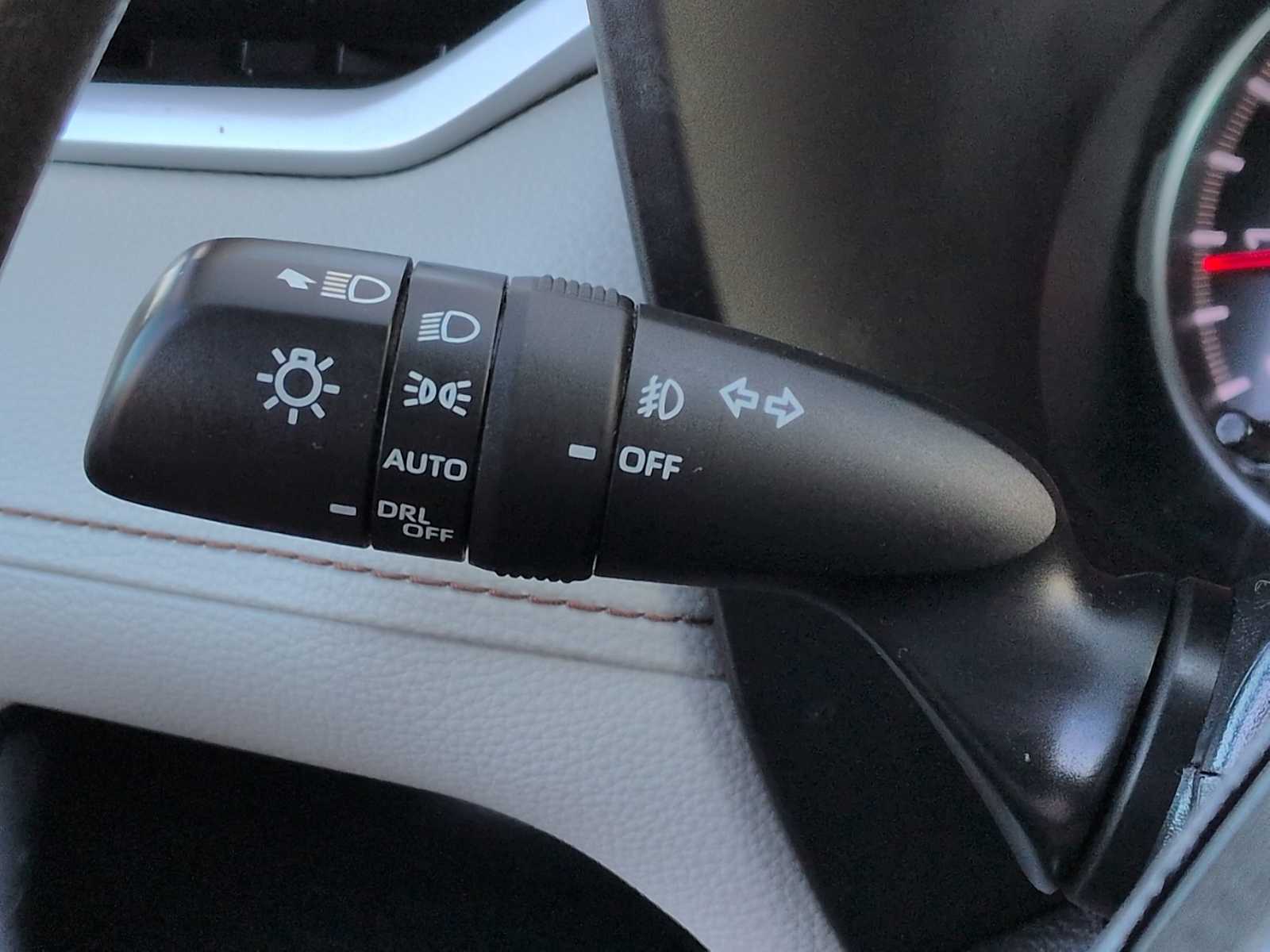 Thumbnail: 2019 Toyota RAV4 - 23