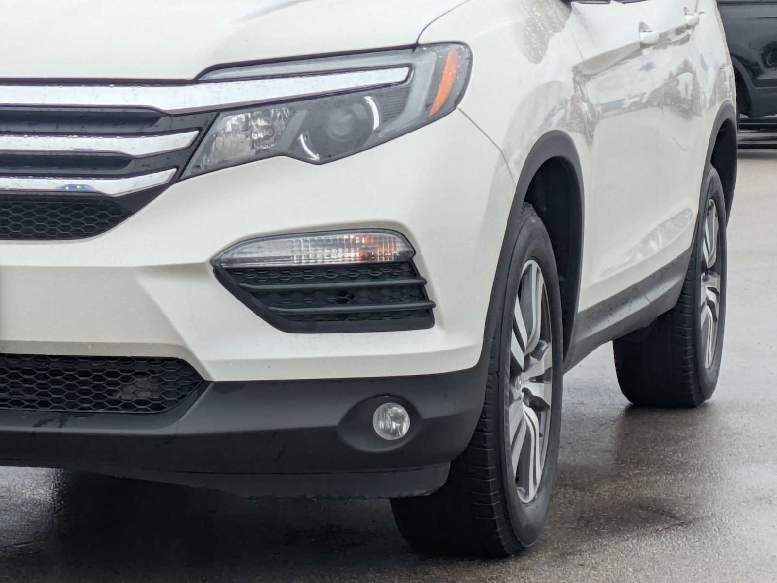Thumbnail: 2017 Honda Pilot - 10