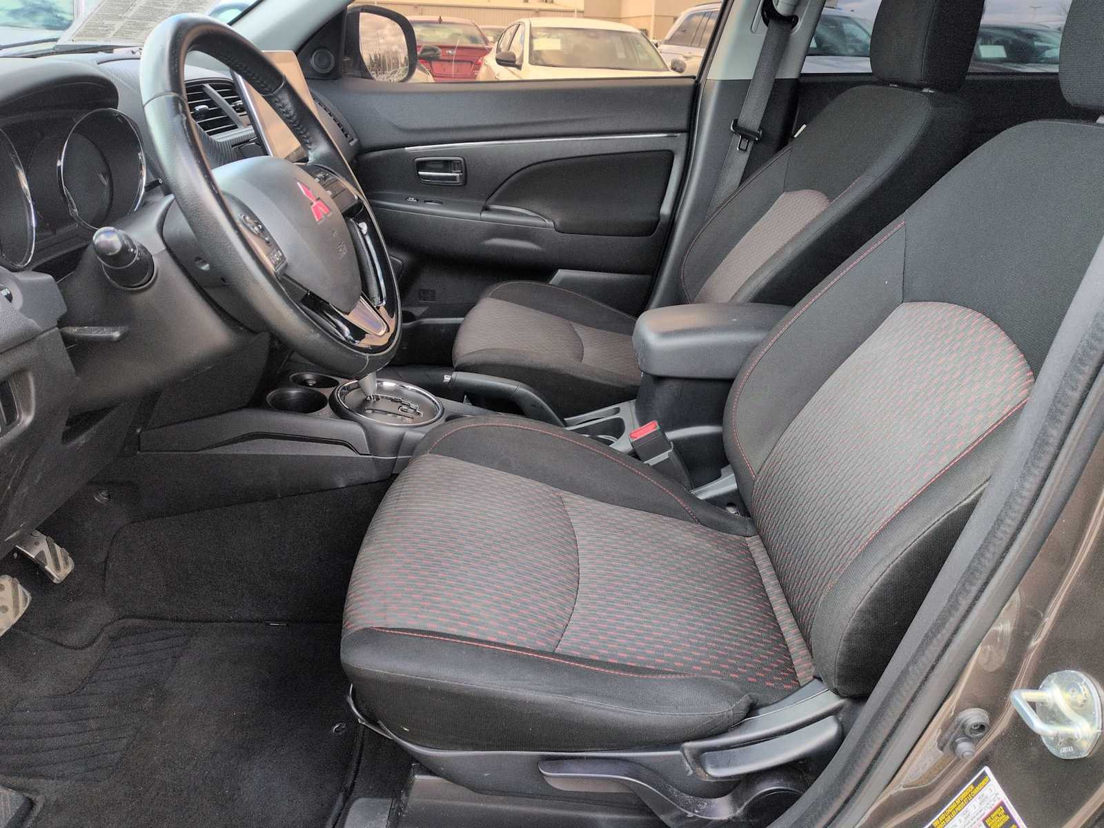 Thumbnail: 2017 Mitsubishi Outlander Sport - 16