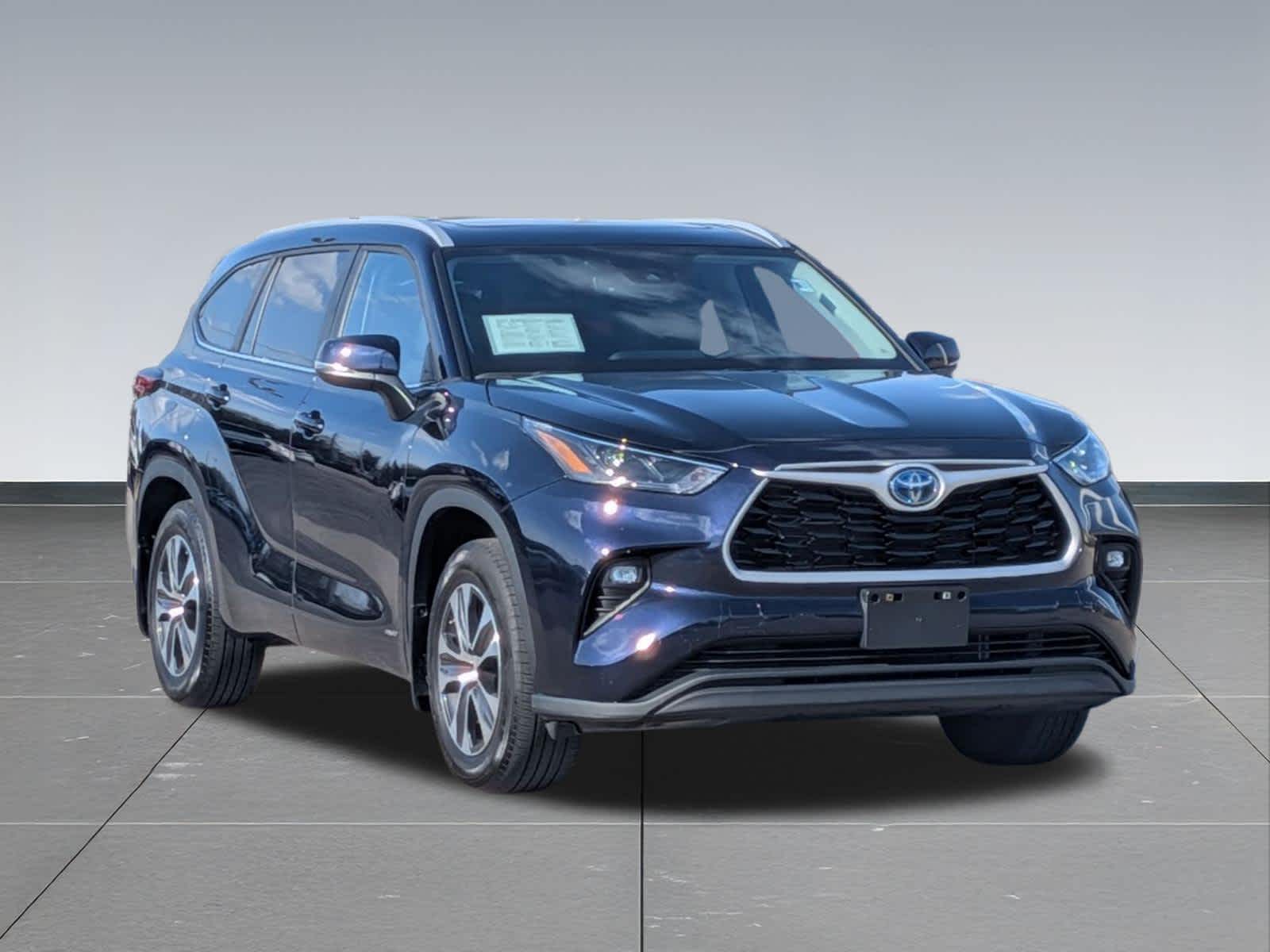 Thumbnail: 2023 Toyota Highlander - 7