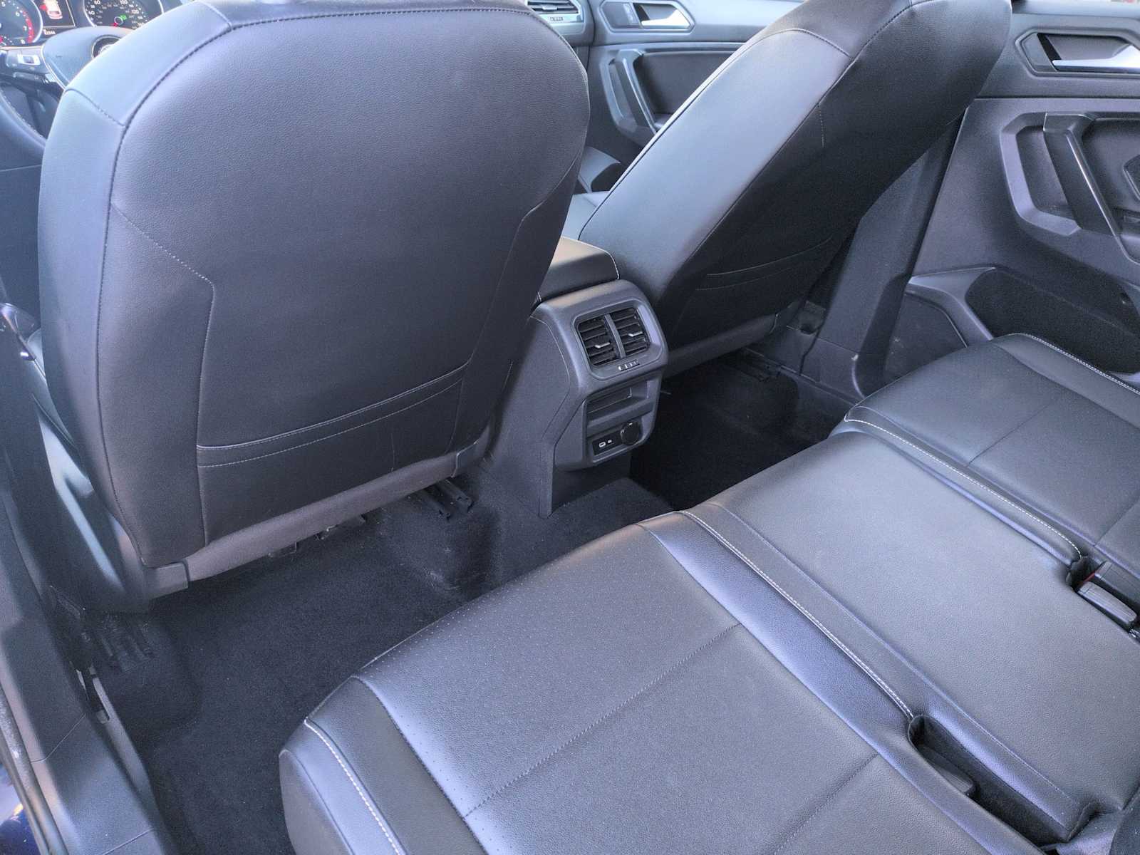 Thumbnail: 2021 Volkswagen Tiguan - 18