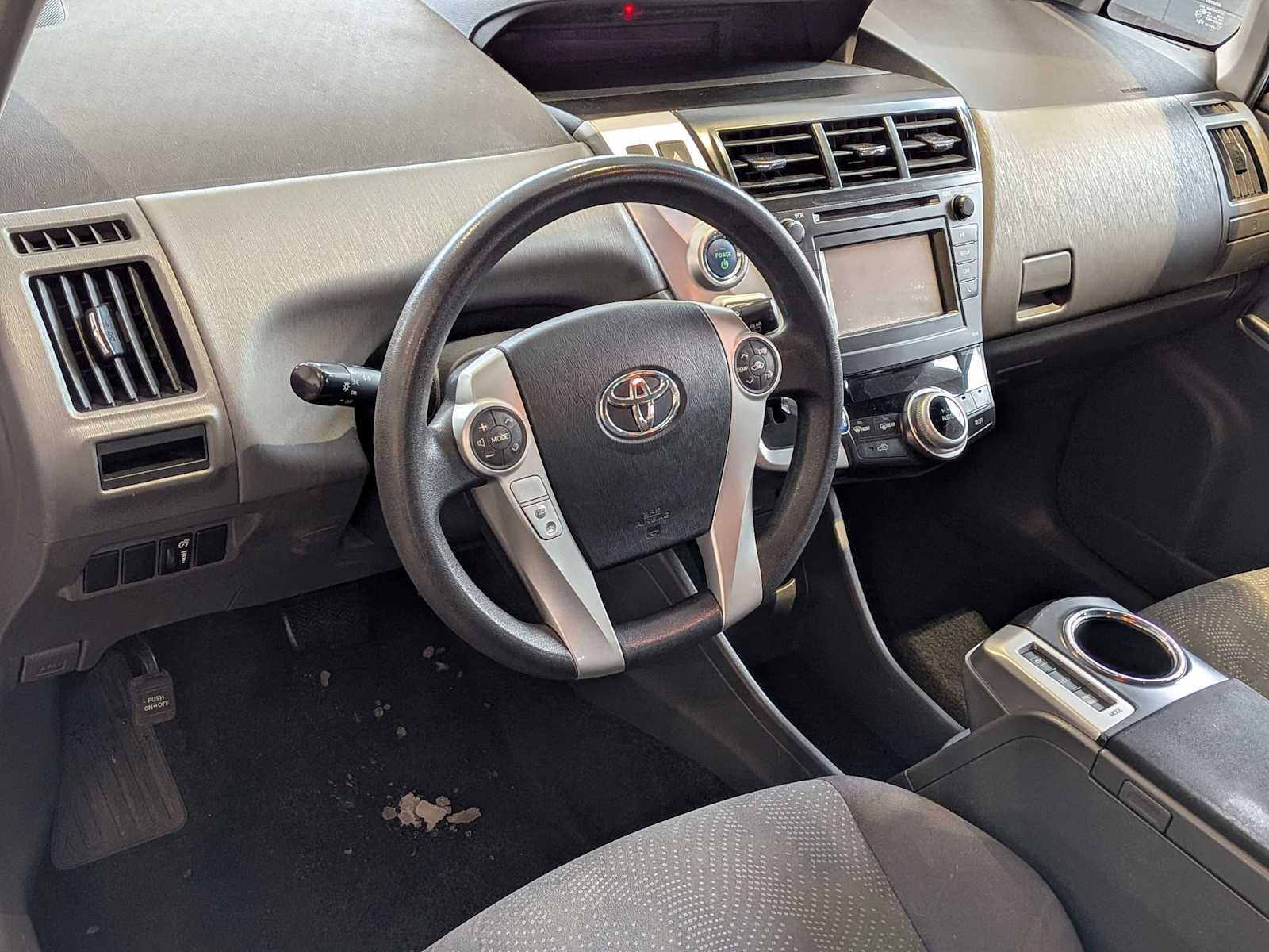 Thumbnail: 2014 Toyota Prius v - 2