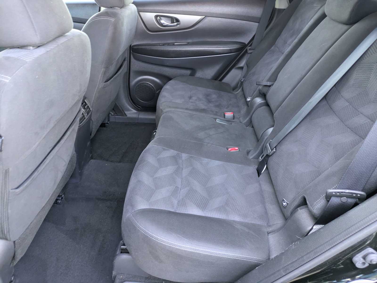 Thumbnail: 2015 Nissan Rogue - 18