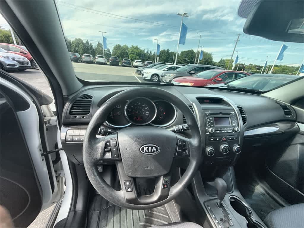 Thumbnail: 2012 Kia Sorento - 14