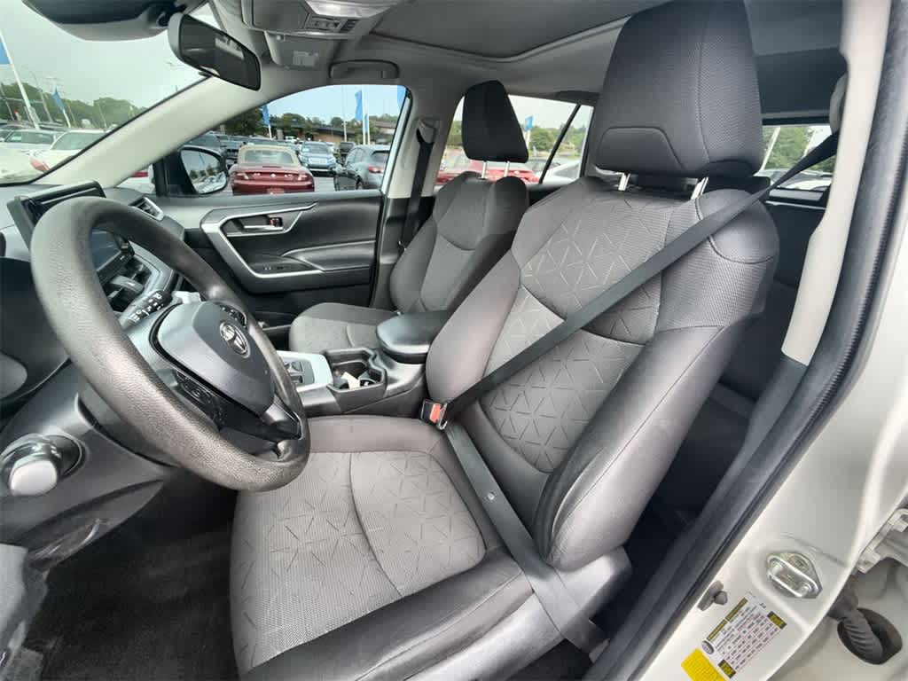2021 Toyota RAV4 XLE 15