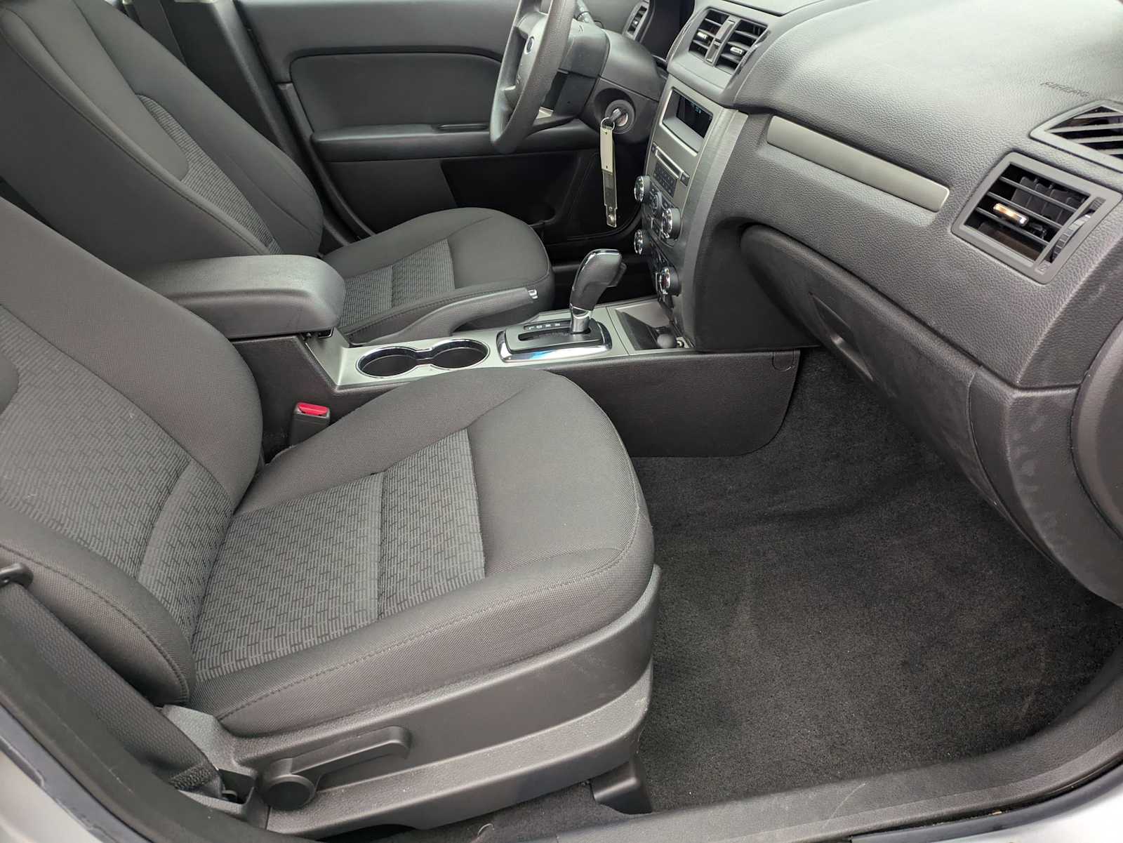 Thumbnail: 2010 Ford Fusion - 18