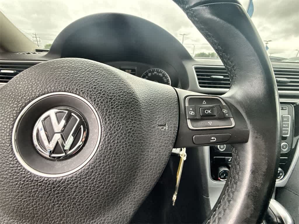 Thumbnail: 2013 Volkswagen Passat - 24