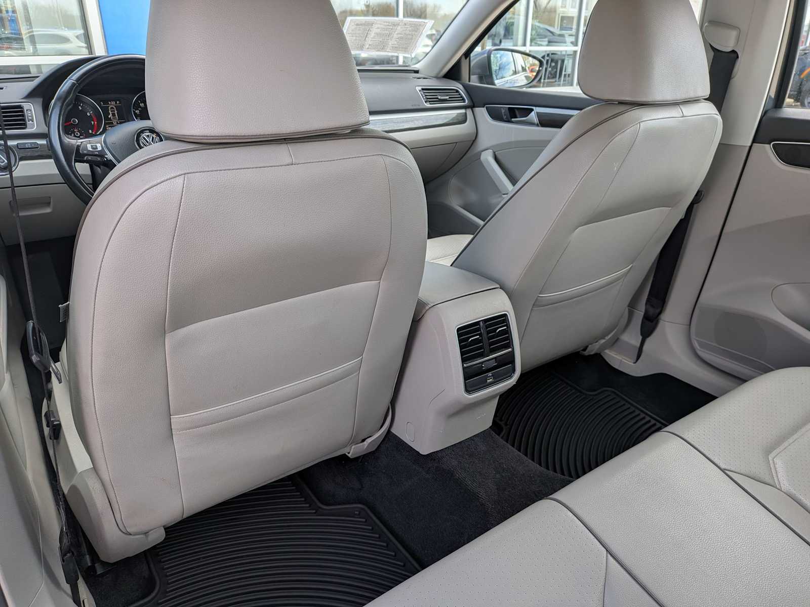 Thumbnail: 2016 Volkswagen Passat - 18