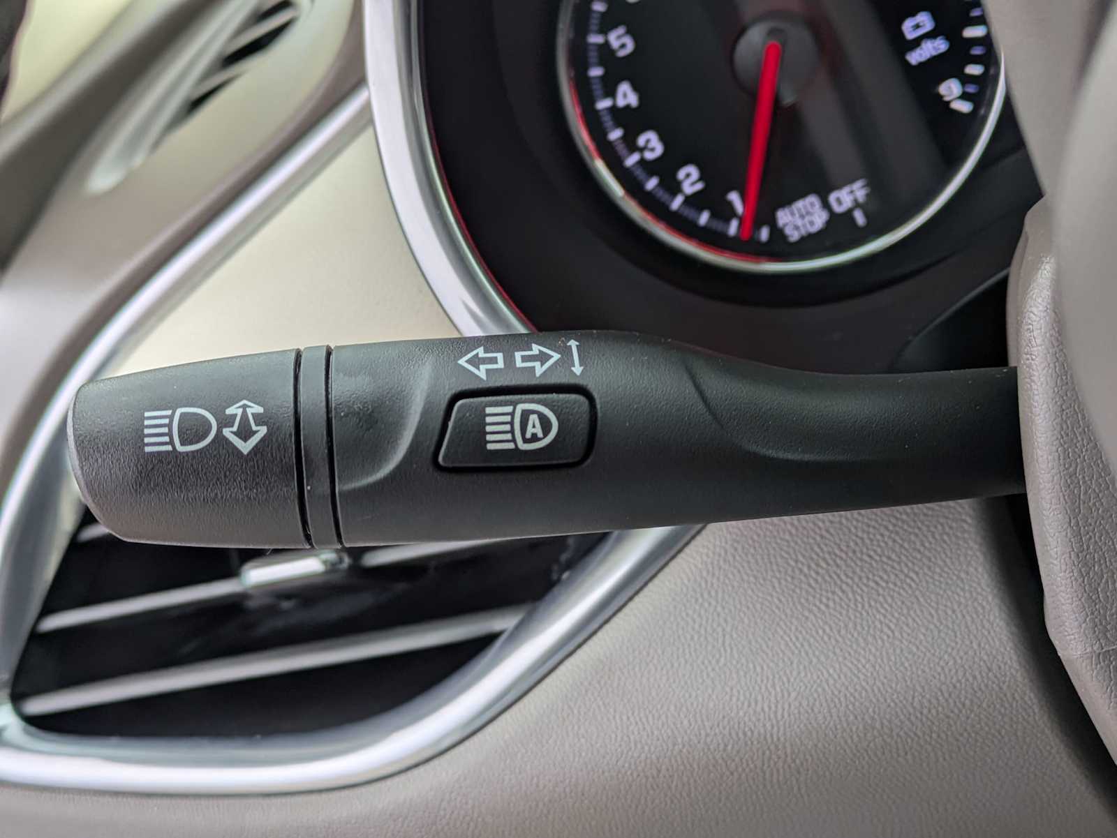 Thumbnail: 2024 Chevrolet Malibu - 25