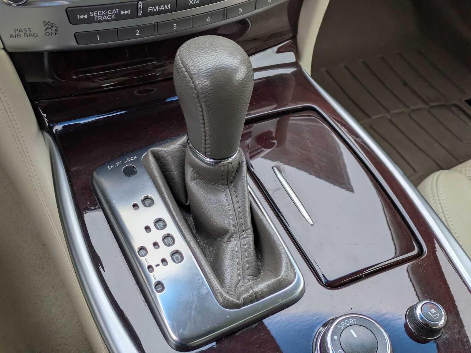 Thumbnail: 2016 INFINITI Q70 - 32