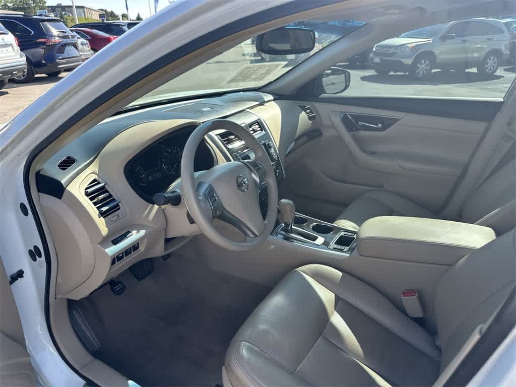 Thumbnail: 2013 Nissan Altima - 9