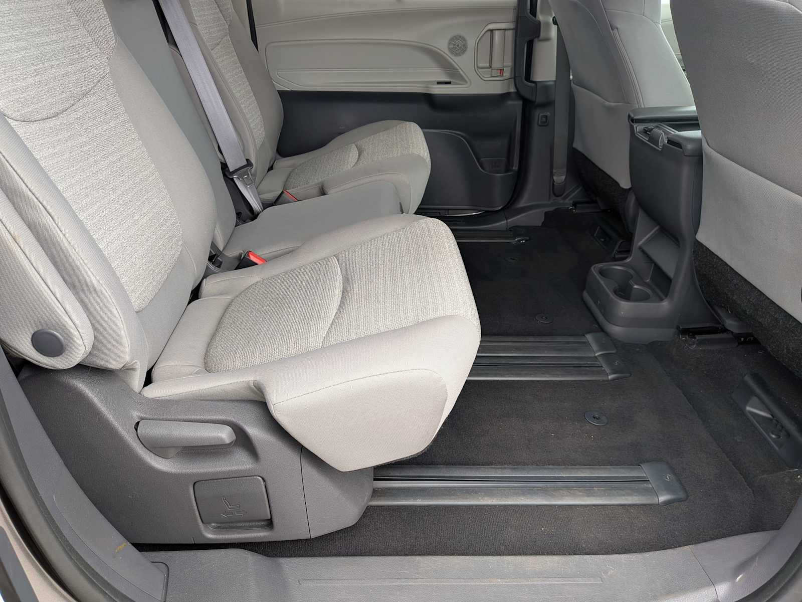 Thumbnail: 2021 Toyota Sienna - 18