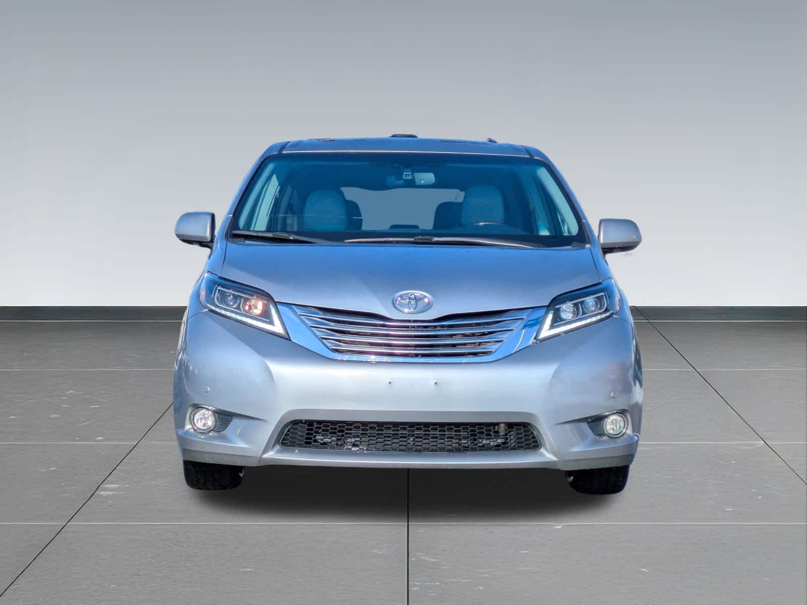 Thumbnail: 2012 Toyota Sienna - 9