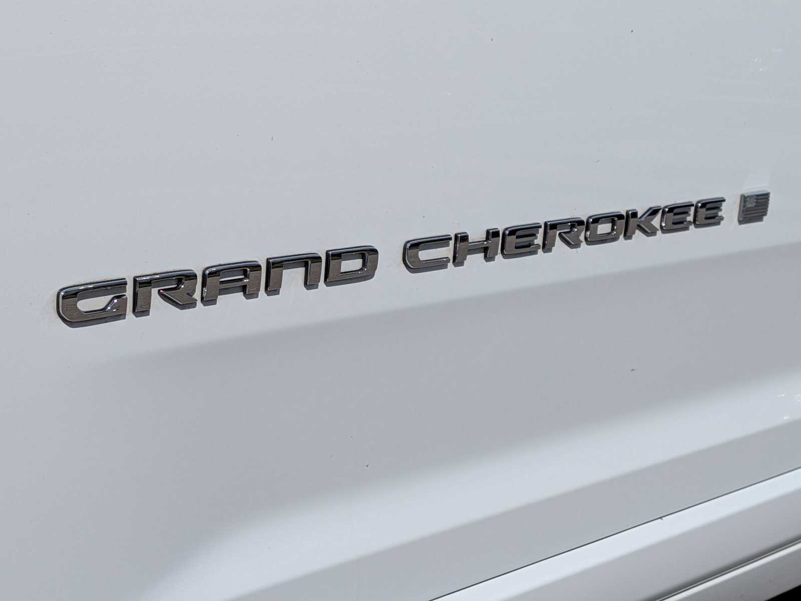 Thumbnail: 2022 Jeep Grand Cherokee - 11