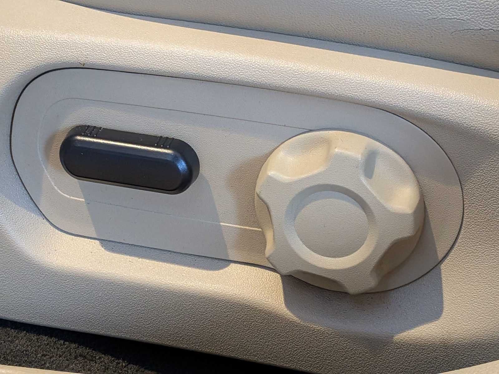 Thumbnail: 2015 Ford Taurus - 15