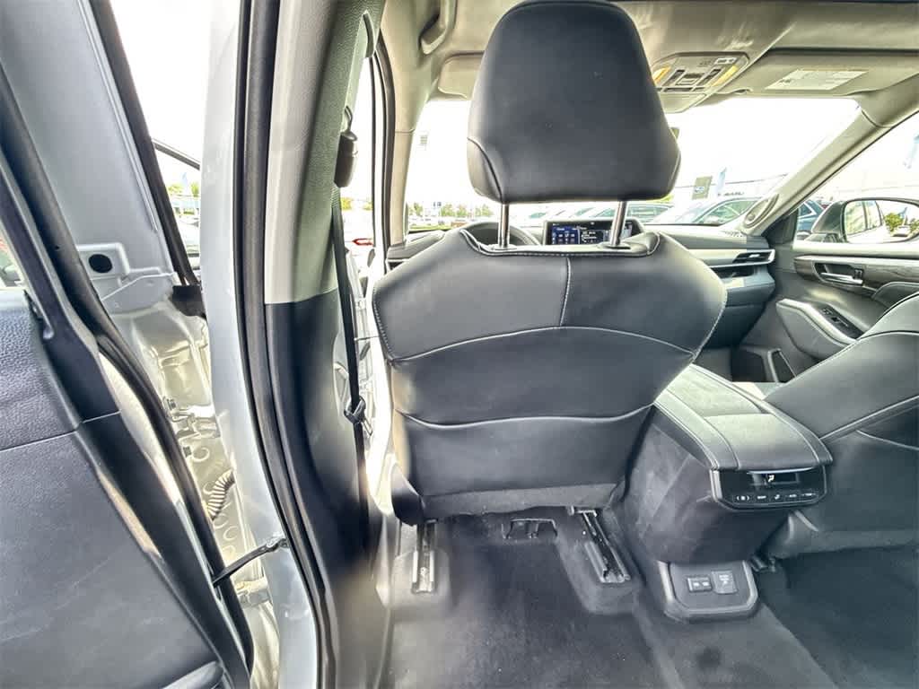 Thumbnail: 2022 Toyota Highlander - 18