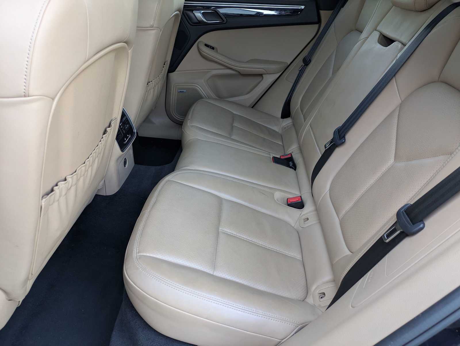 Thumbnail: 2019 Porsche Macan - 19