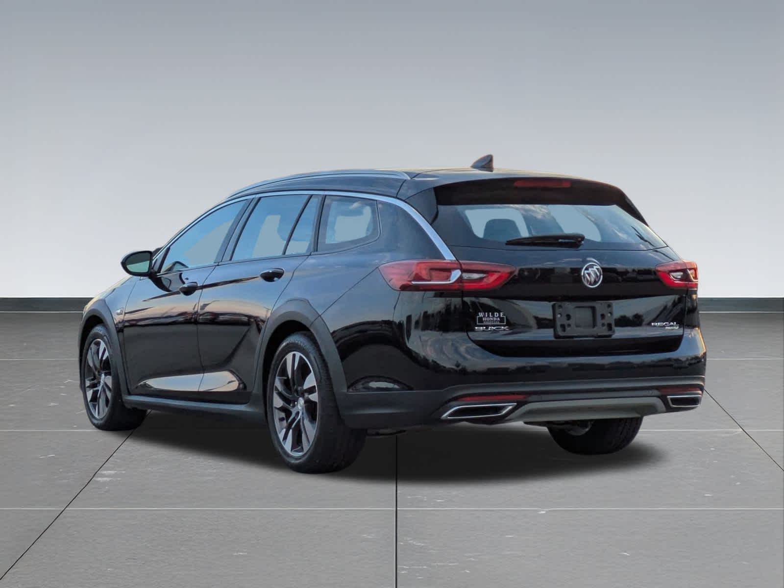 Thumbnail: 2018 Buick Regal - 4