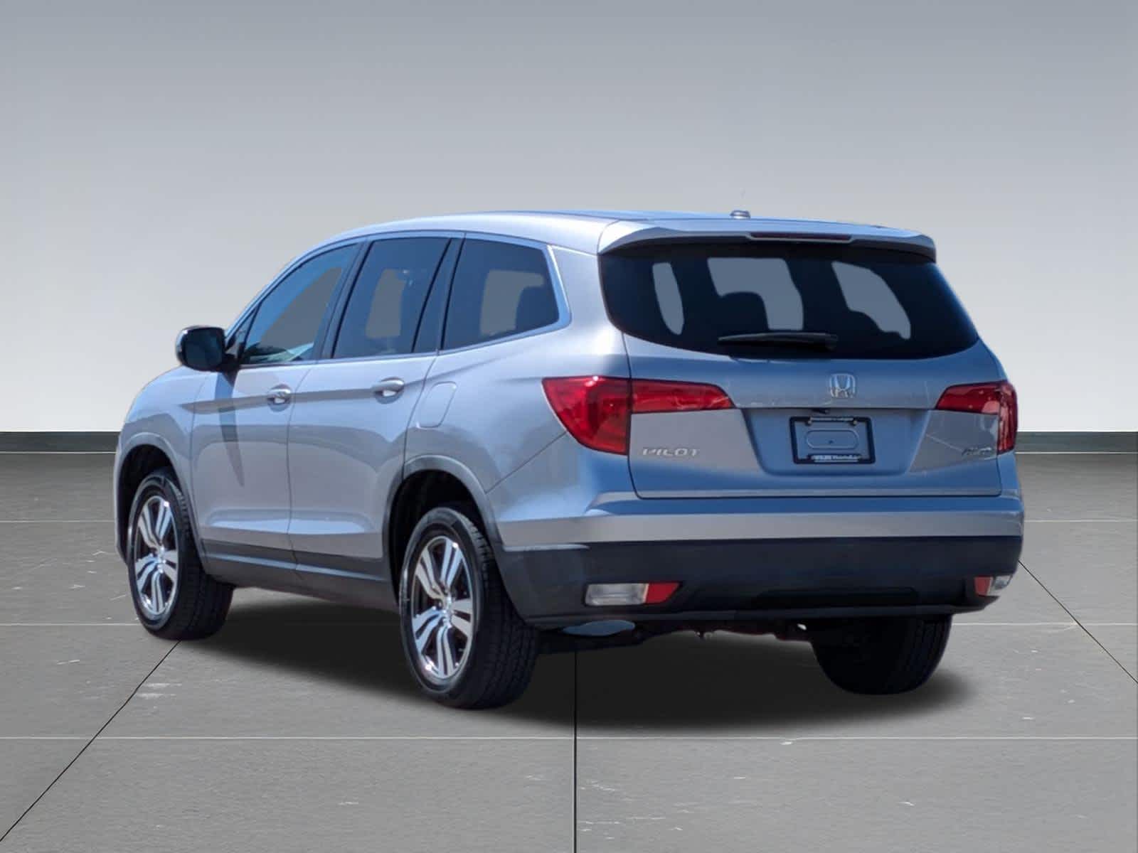 Thumbnail: 2018 Honda Pilot - 3