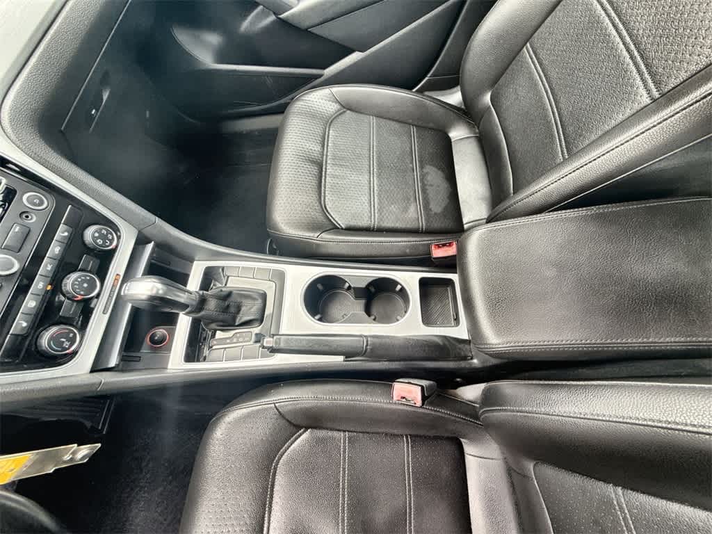 Thumbnail: 2013 Volkswagen Passat - 27