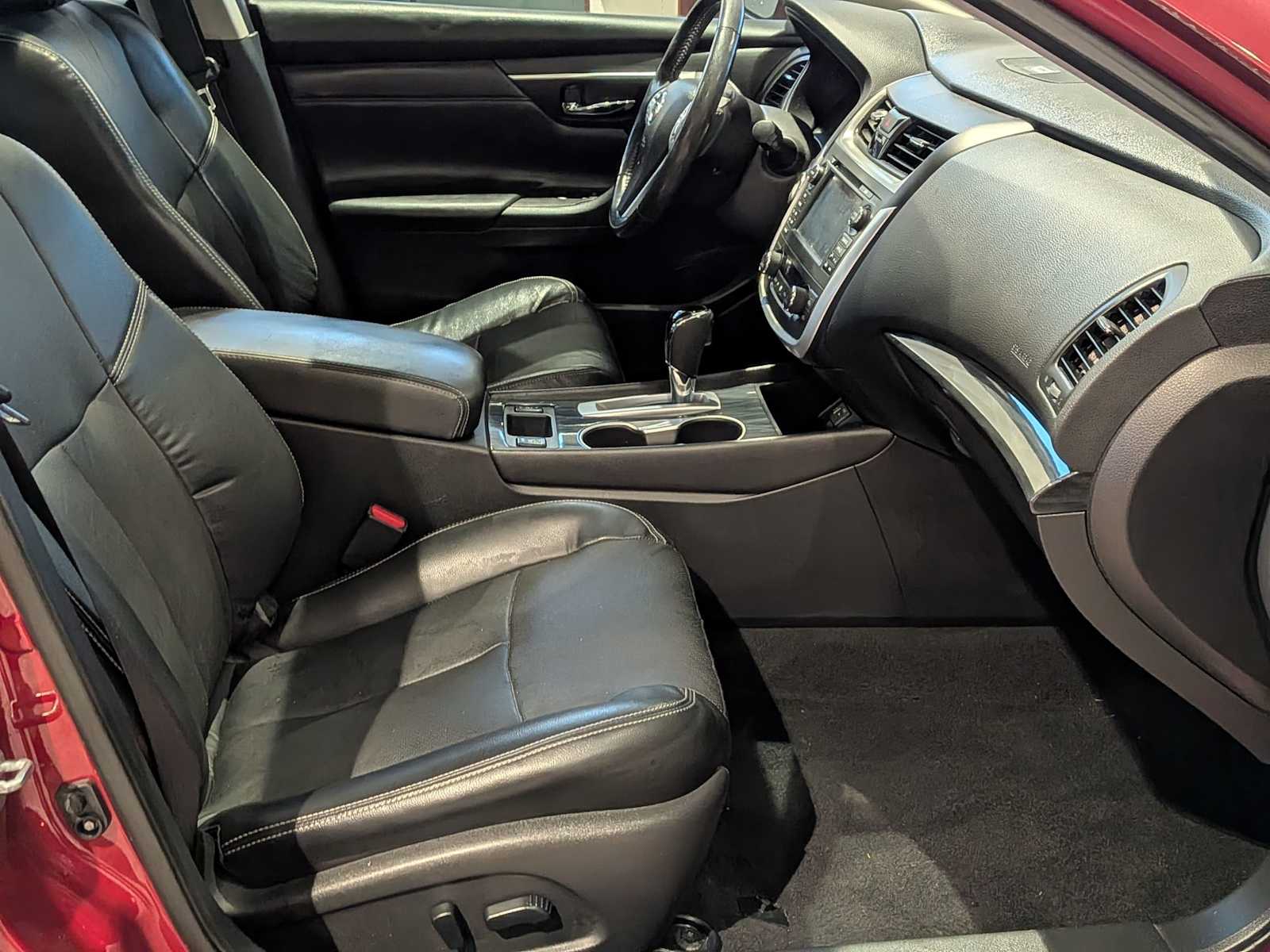 Thumbnail: 2016 Nissan Altima - 21