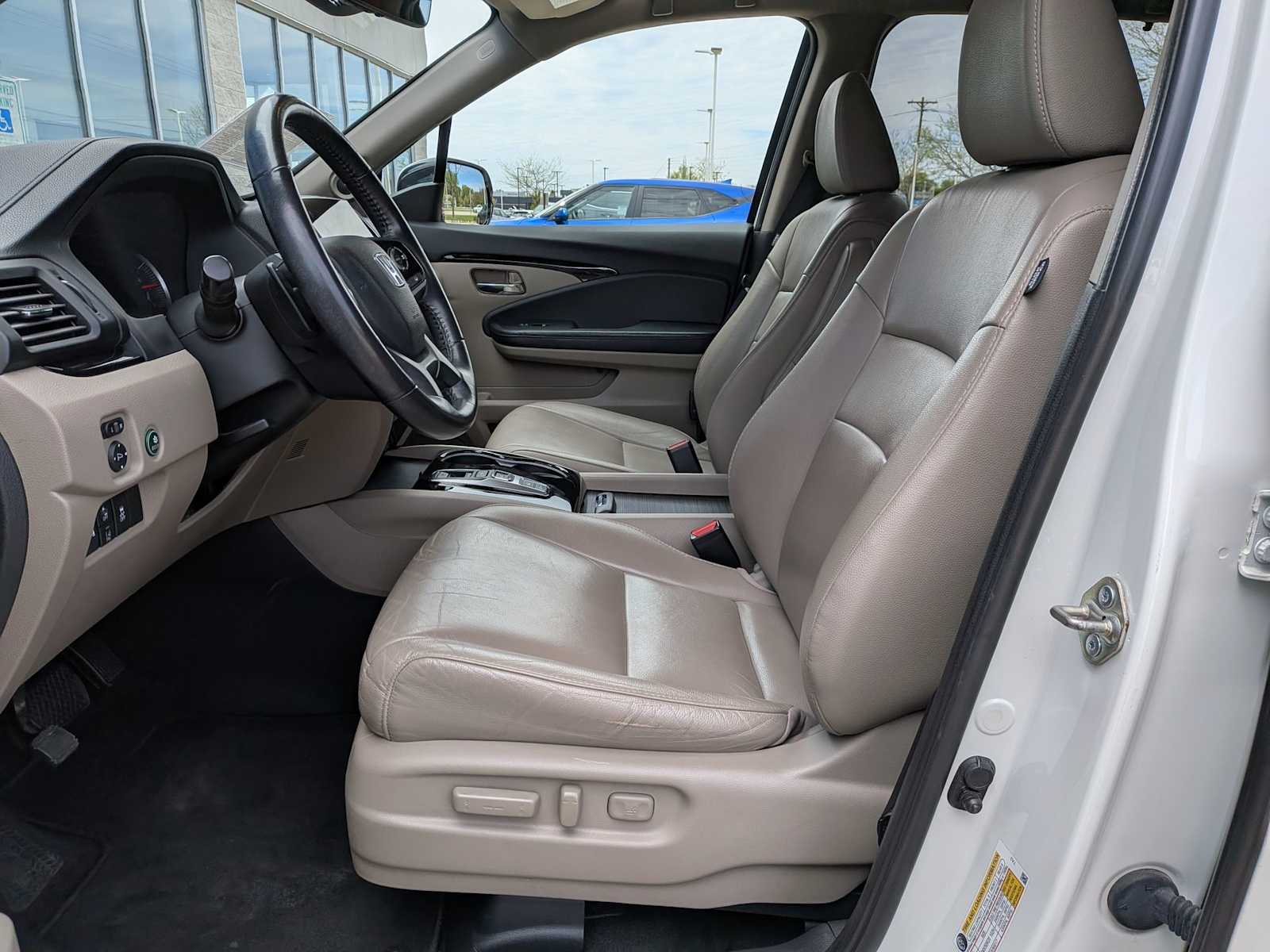 Thumbnail: 2019 Honda Pilot - 15