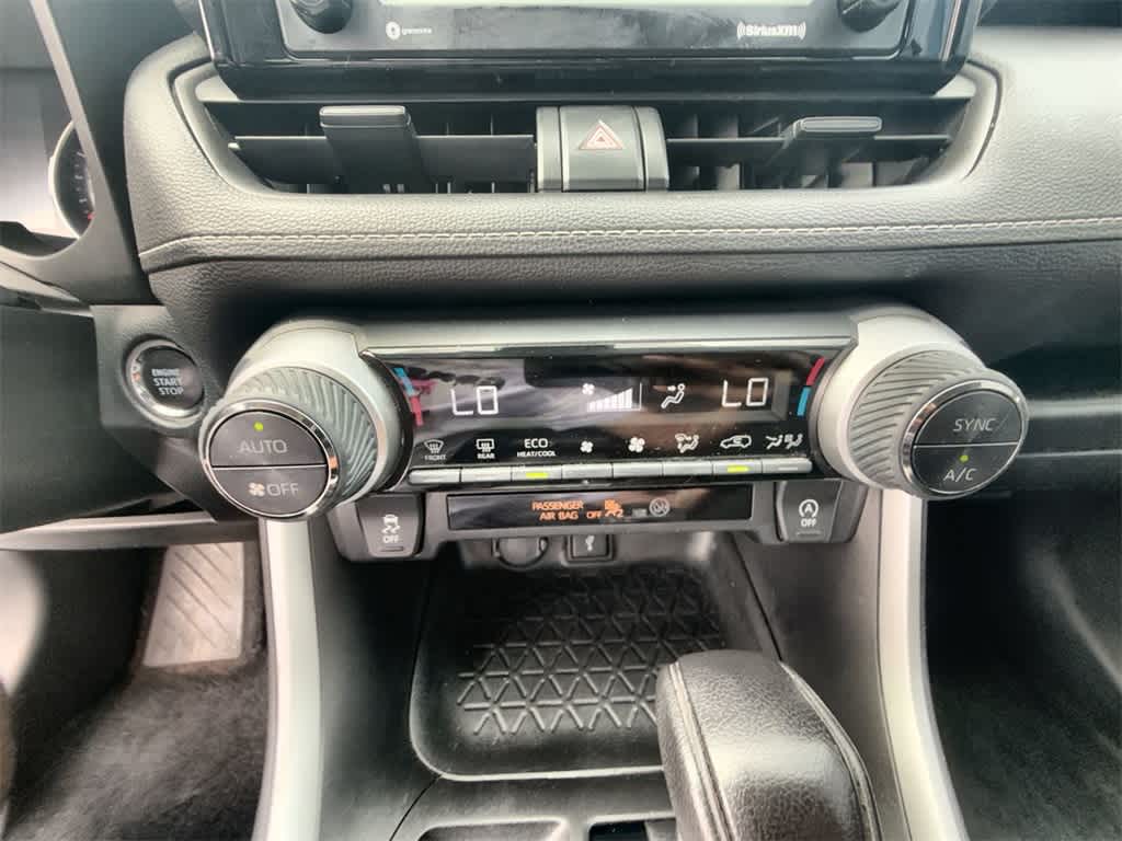 2021 Toyota RAV4 XLE 31