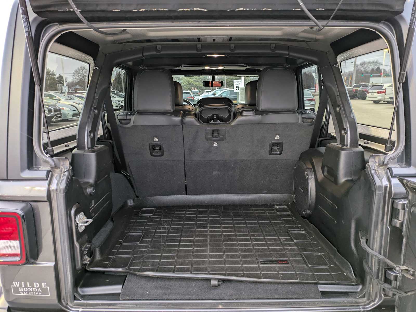 Thumbnail: 2023 Jeep Wrangler - 31