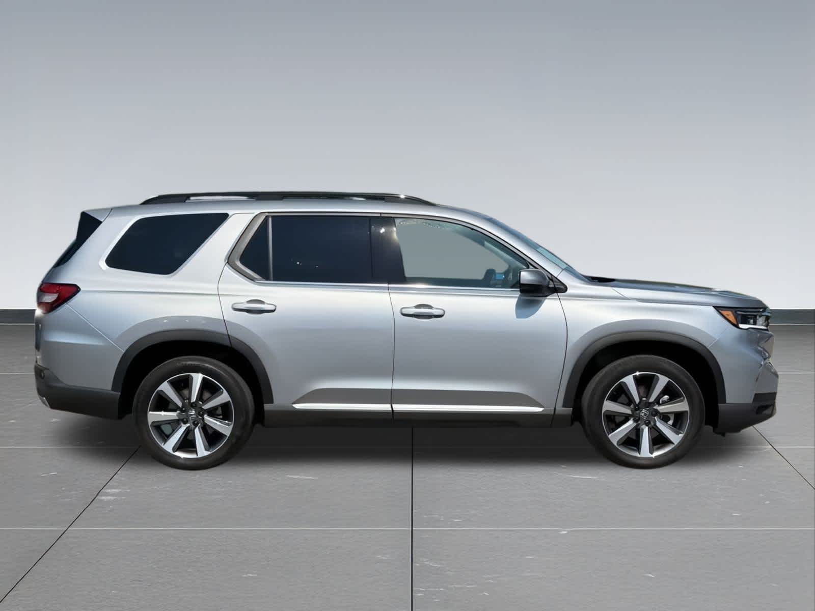 2024 Honda Pilot Touring photo 2