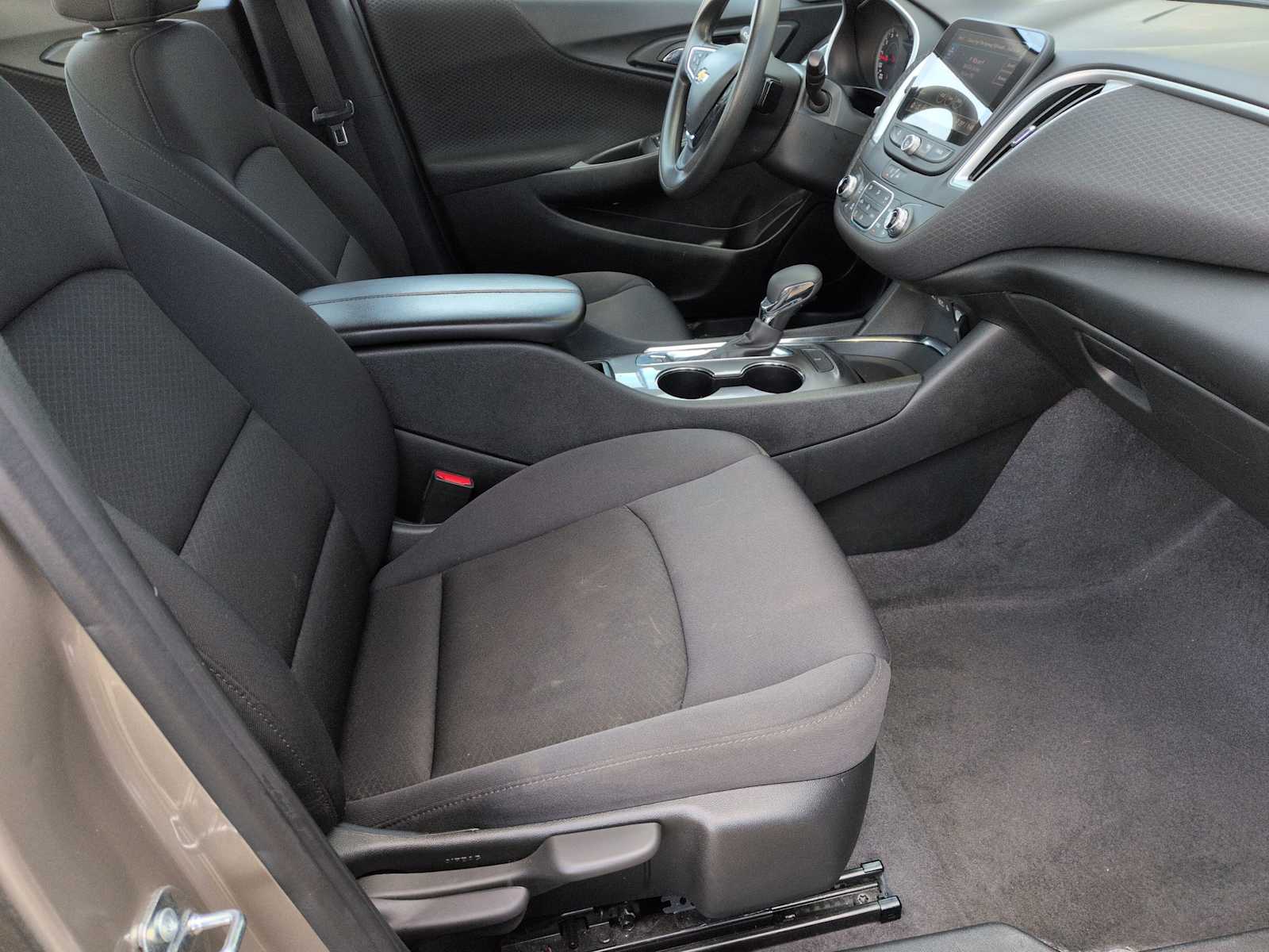 Thumbnail: 2023 Chevrolet Malibu - 21