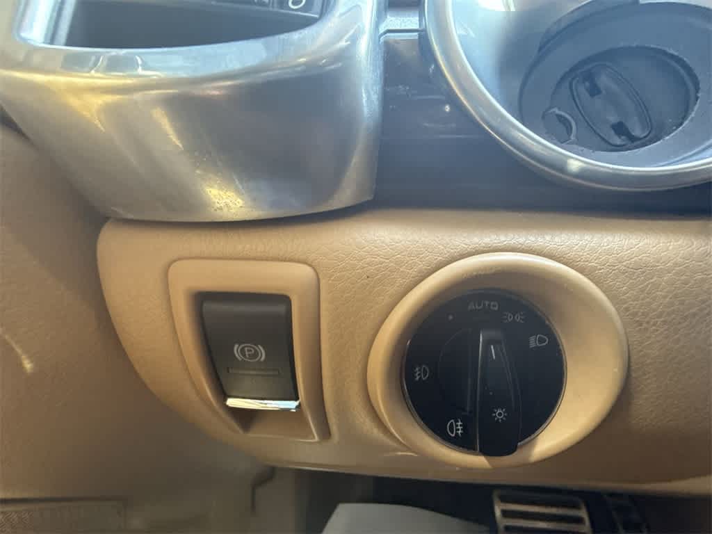 Thumbnail: 2012 Porsche Cayenne - 16