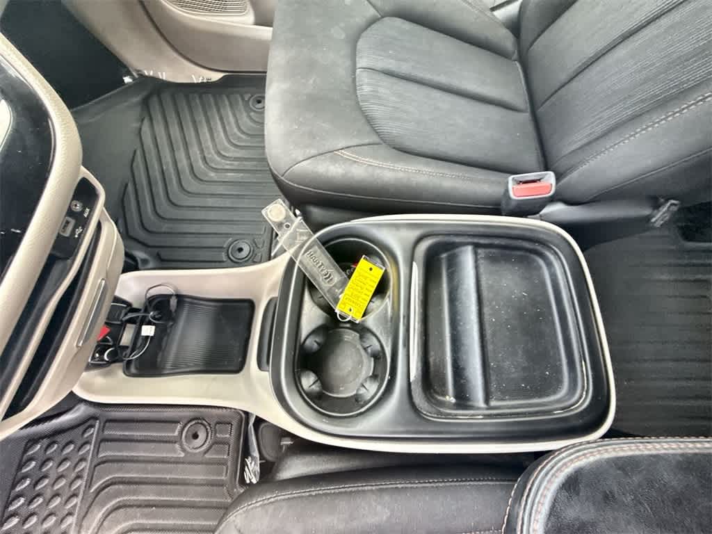 Thumbnail: 2018 Chrysler Pacifica - 27