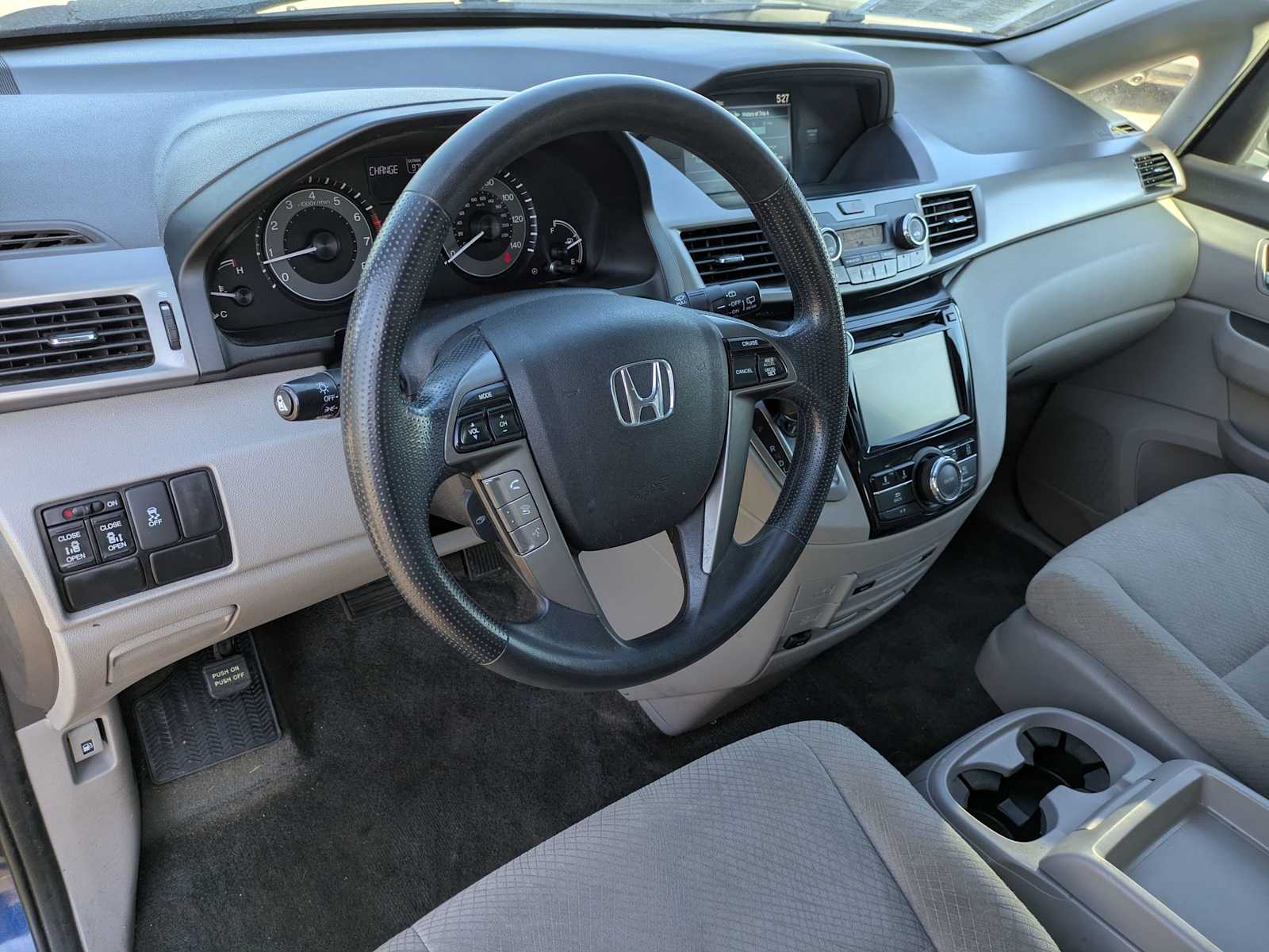 2016 Honda Odyssey SE photo 2