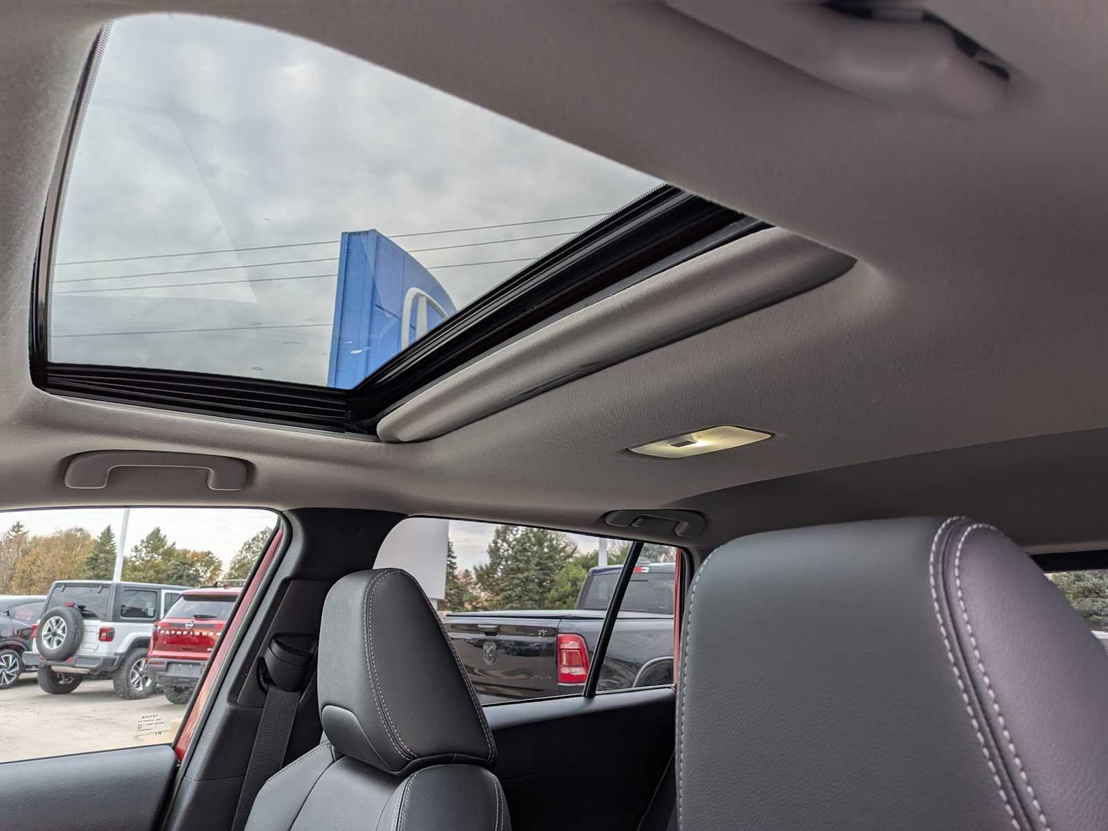 Thumbnail: 2022 Toyota Corolla Cross - 19