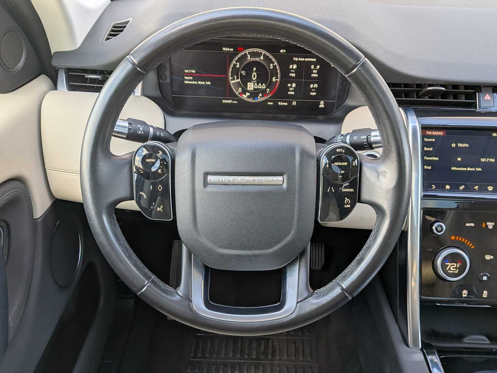 Thumbnail: 2020 Land Rover Discovery Sport - 23