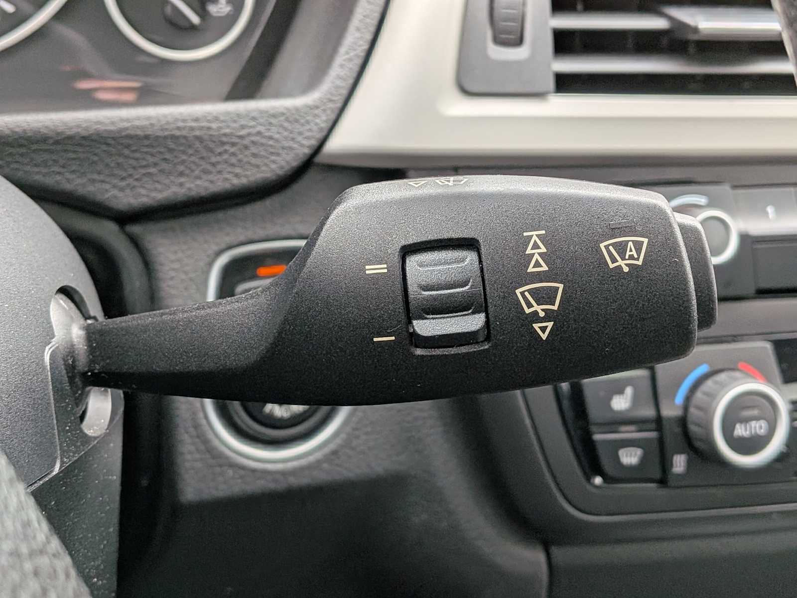 Thumbnail: 2015 BMW 3 Series - 25